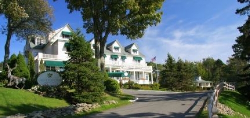 Spruce Point Inn